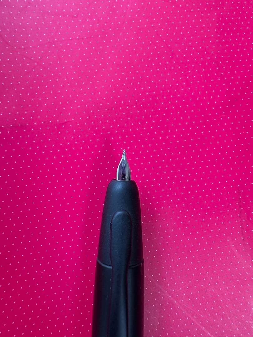 PILOT キャップレス万年筆　ブラックマット　Ｆ