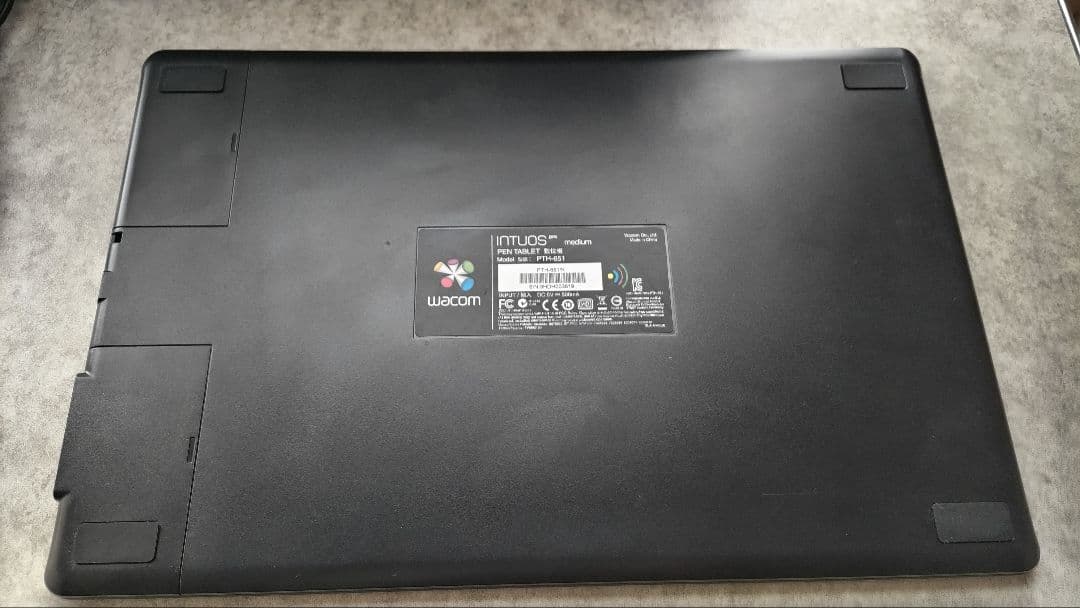Wacom Intuos Pro PTH-651/K0 ミディアム